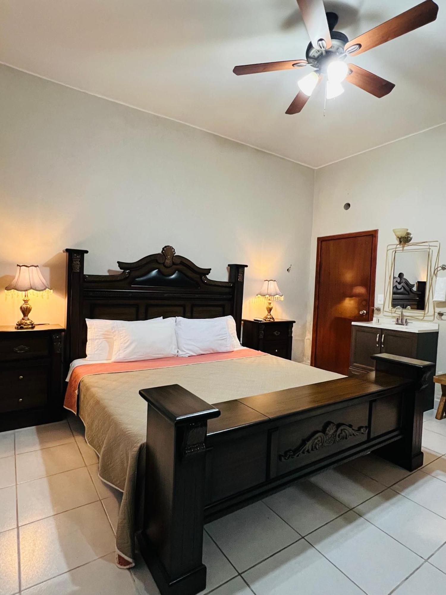 Hosteria Casa Marquez León Eksteriør bilde