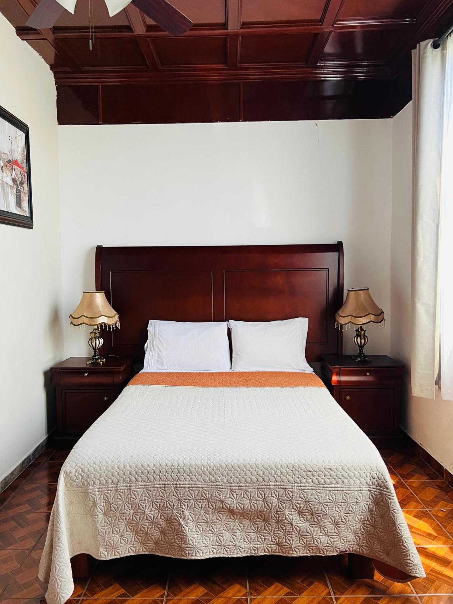 Hosteria Casa Marquez León Eksteriør bilde
