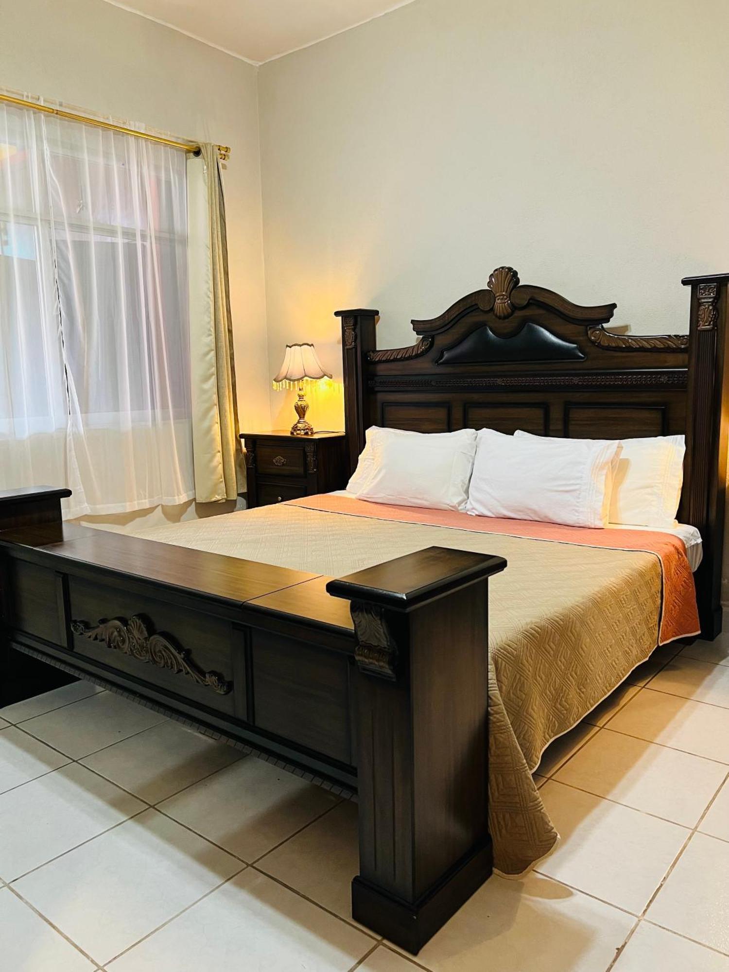 Hosteria Casa Marquez León Eksteriør bilde